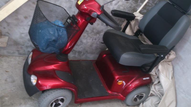 電動代步車<只用過一次,在日昇購買,很大>