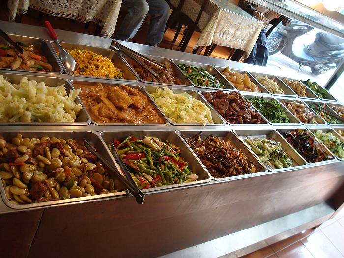 琳瑯滿目的素食自助餐菜色