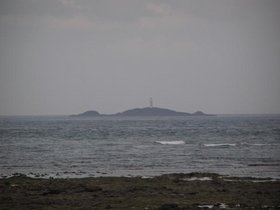 龍門鼓浪所在地的海岸正對面就是查某嶼，由此可知這附近海底岩礁必定相當多，魚類資源自然也就豐富