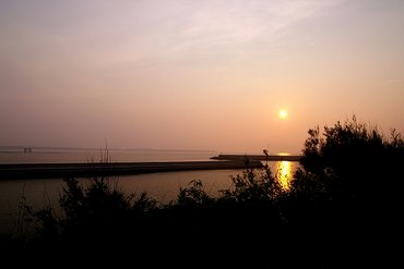 即將入夜的跨海大橋