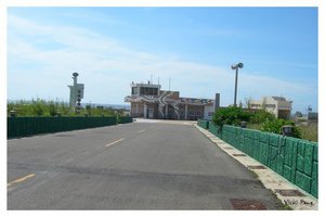 通往七美機場的馬路，附近就是九孔養殖場