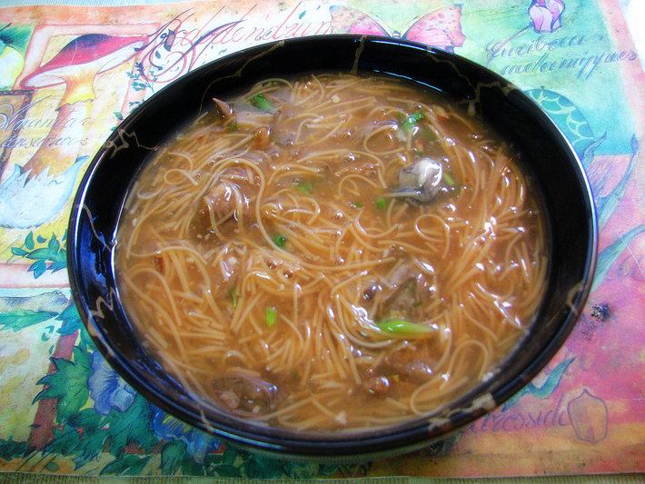 料都沈下去的蚵仔麵線羹