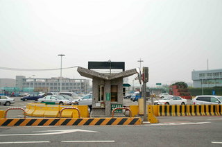 松山機場的停車場，一樣有30分鐘免費停車喔