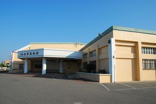 雖然大城北新游泳池蓋好了，不過文化園區游泳池位置離市區近，好像還是比較討喜