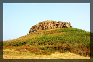 我一直在研究這個陸連島為什麼叫做牛心山，更別說是叫做魔鬼山了