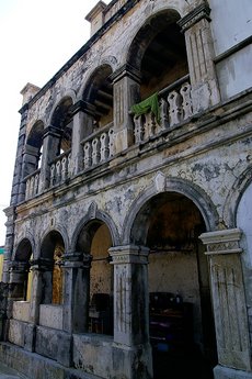 澎湖古厝建築中，這是比較少見的純歐式建築風格的洋樓，其他澎湖各地帶有巴洛克風的古厝建築，多少都會保有閩南風格的建築架構