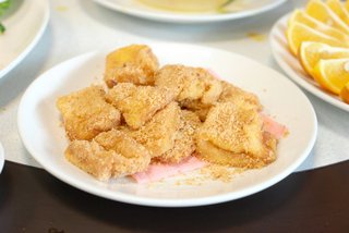 熱的麻薯是店家飯後會招待的甜點唷