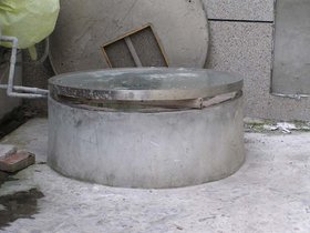 蓋上塑膠井蓋的意思是告訴大家歷史知道就好，井水沒什麼好玩的