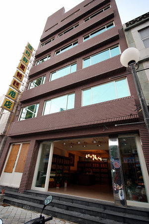 遷徙至仁愛路新居的源利軒黑糖糕門市