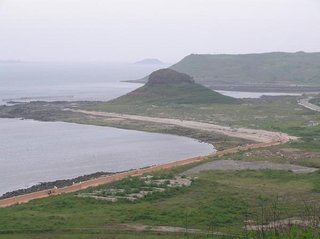 山上視野遼闊,畫面中是眺望牛心山的角度,牛心山背後的山頭便是東台古堡所在處