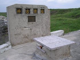 這口井雖然叫做福德古井，但是他存在的歷史遠比古井對面的那間土地公廟來得久