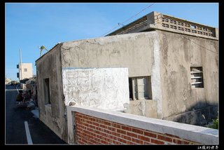 這是2009年以前的照片，當時沒有任何招牌的民宅就是製作枕頭餅的地方喔!別懷疑~進去就是了