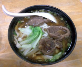 湯濃肉大塊的原汁牛肉麵