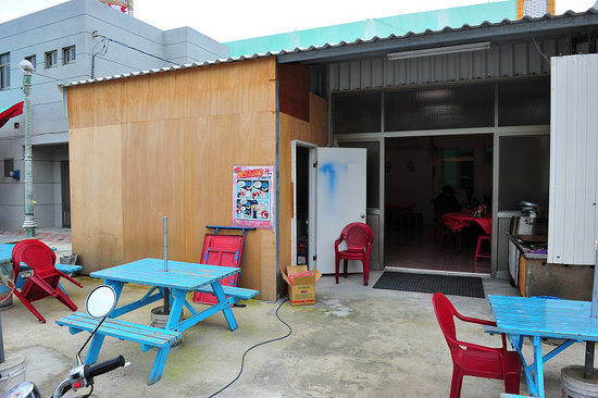 簡單的鄉間小吃店風貌