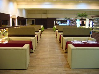 店內空間非常寬敞