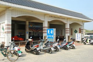 海上牧場報到處就在港口旁