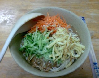 配料超多的麻醬麵