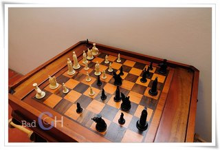 一樓大廳角落擺放著骨董級的西洋棋,玩法可請教老闆